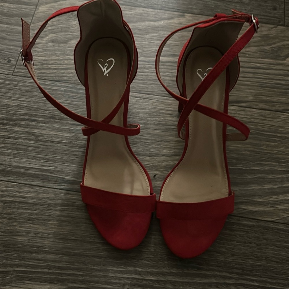 Red size 8 heels